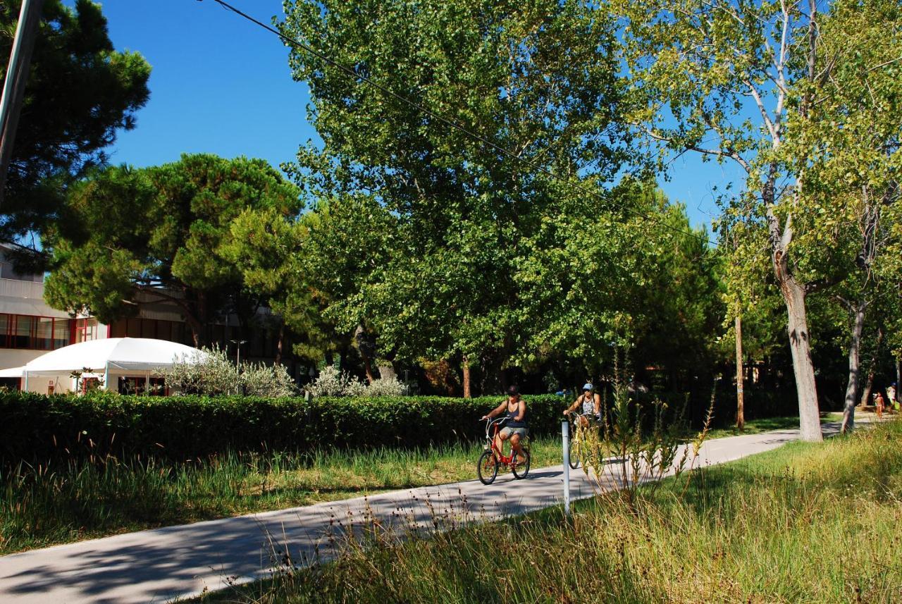 Hotel Perrozzi Vasto Bagian luar foto