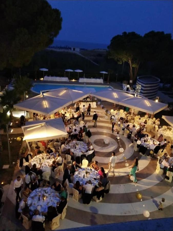 Hotel Perrozzi Vasto Bagian luar foto