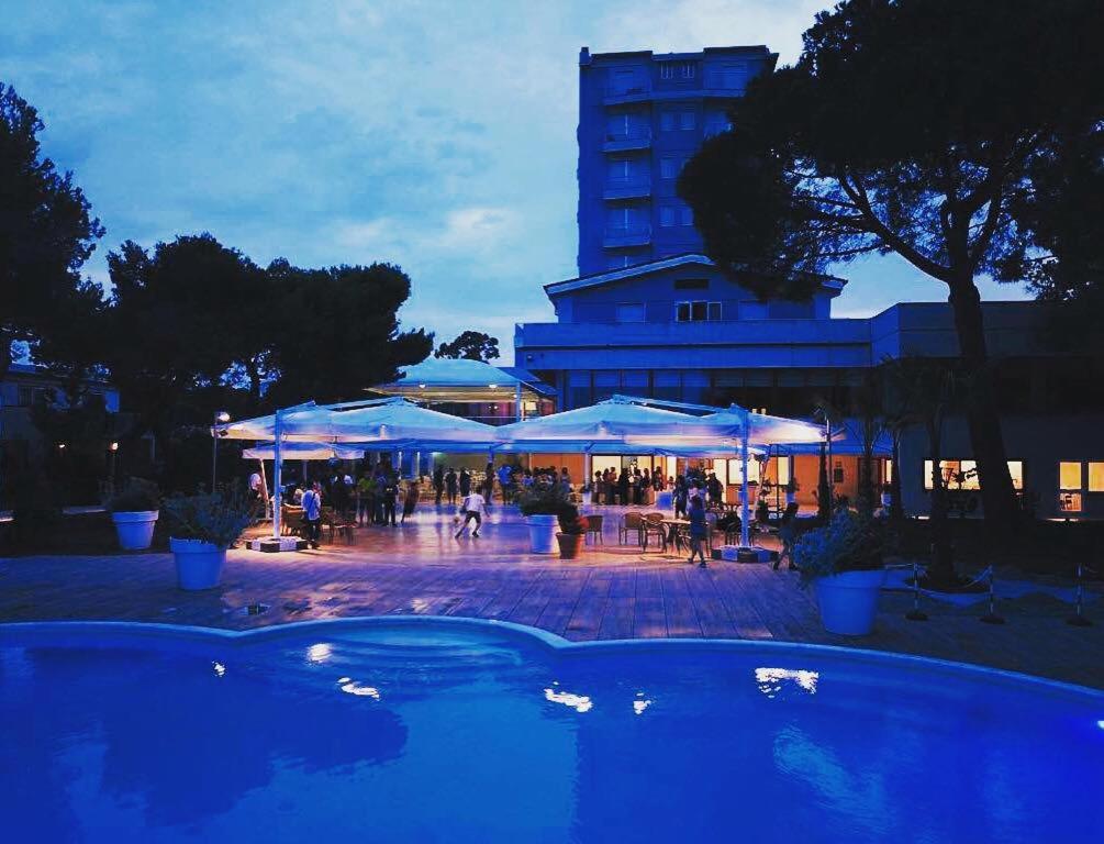 Hotel Perrozzi Vasto Bagian luar foto