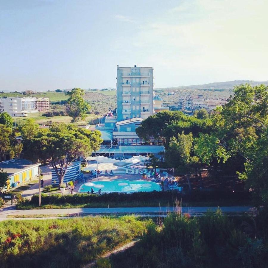 Hotel Perrozzi Vasto Bagian luar foto