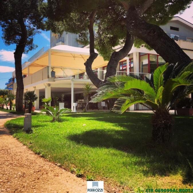Hotel Perrozzi Vasto Bagian luar foto
