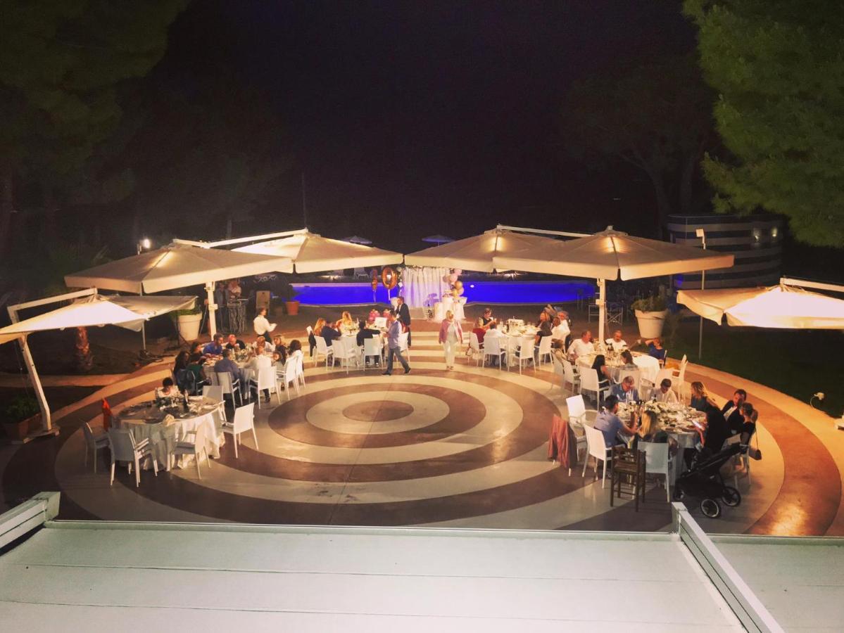 Hotel Perrozzi Vasto Bagian luar foto