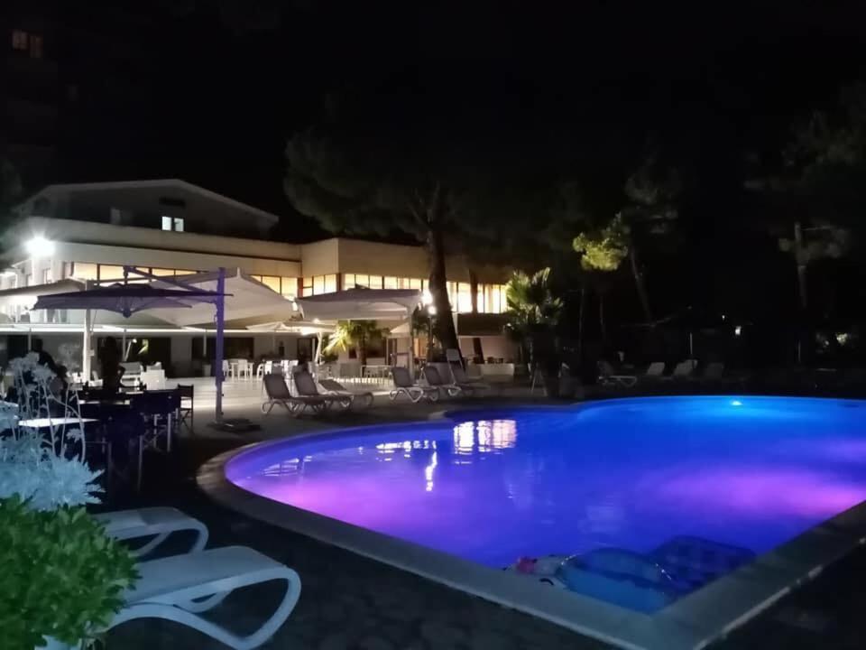 Hotel Perrozzi Vasto Bagian luar foto