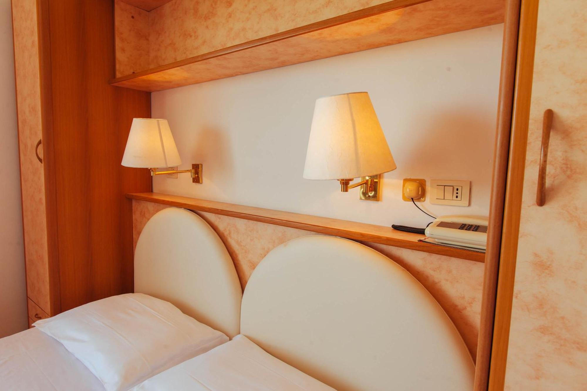 Hotel Perrozzi Vasto Ruang foto